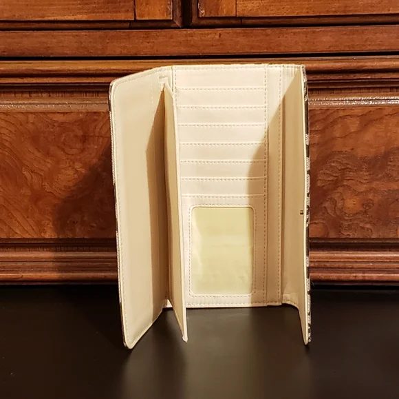 Women's Wallet - Picture 7 of 8